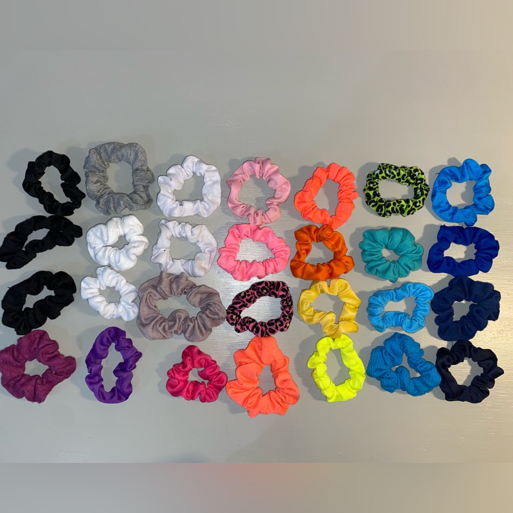 28 Pack of Scrunchies! (Used- Good condition)